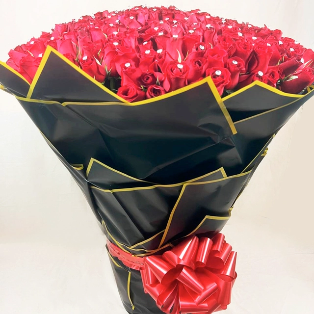 RAMO DE 500 ROSAS